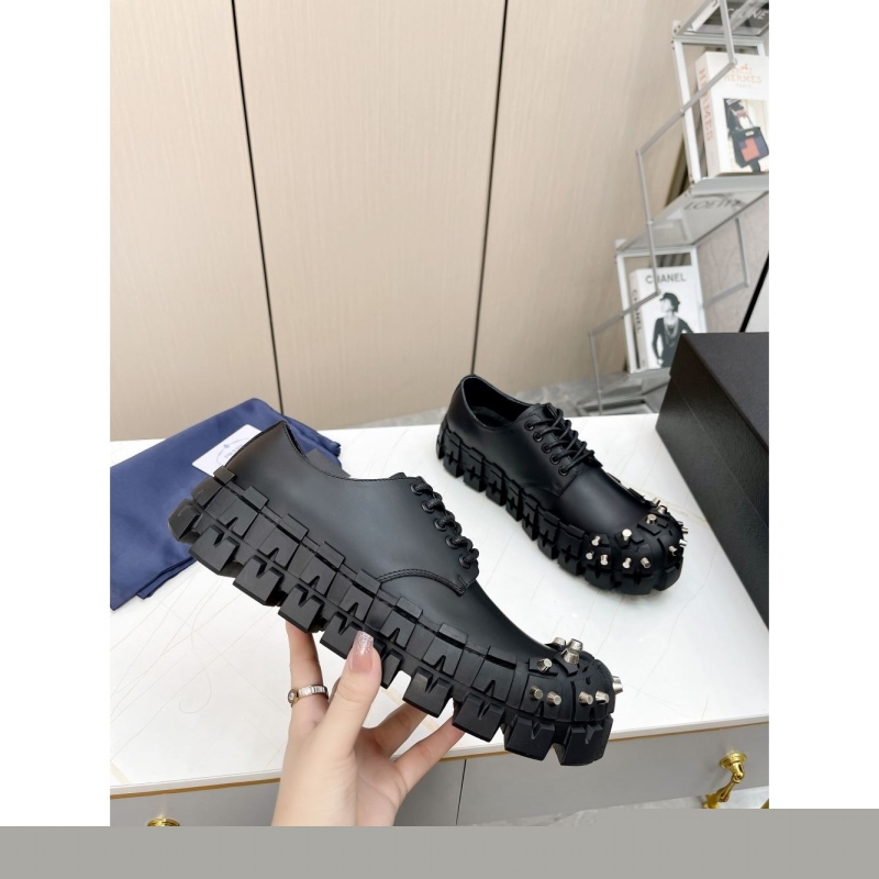 Pra*a leather shoes